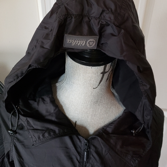 XS/S Titika cropped wind breaker - Picture 2 of 3